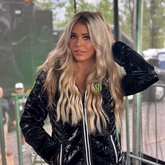 Meet your Posher, Michelle - Picture 3 of 7